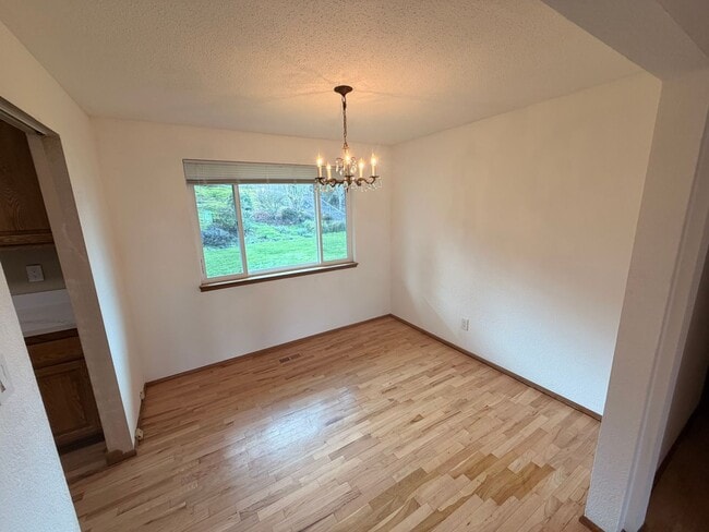 Building Photo - Beautiful Family Home in Tacoma!