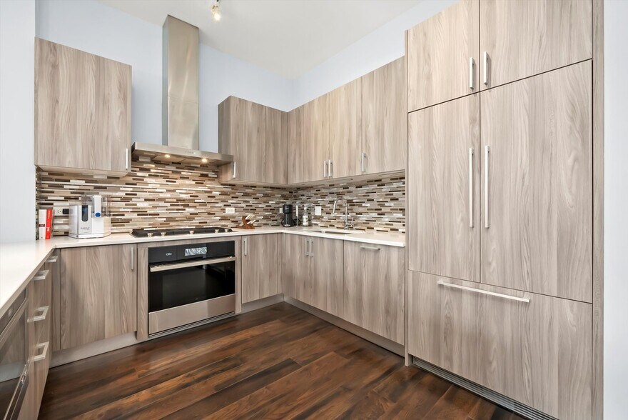 Building Photo - 367 W Locust St