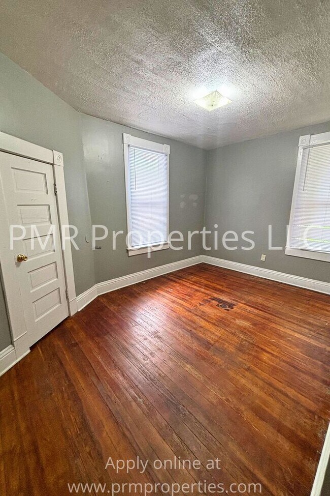 Building Photo - 916 S 18th St