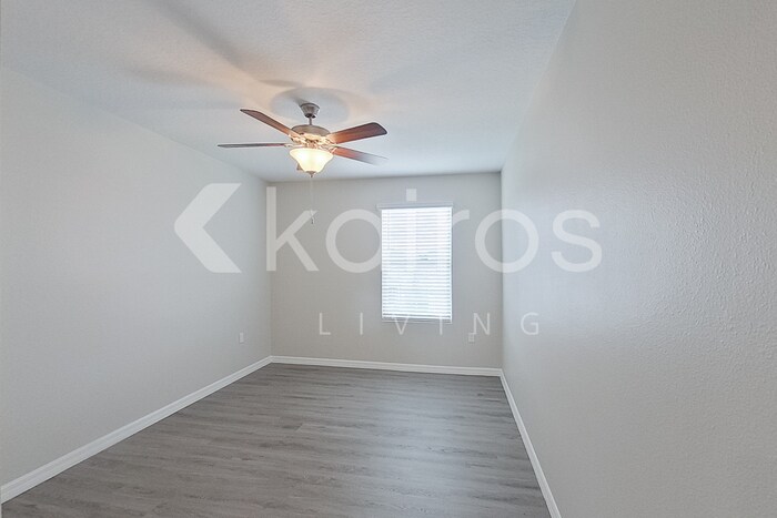 Building Photo - 8650 SW 44th Ct