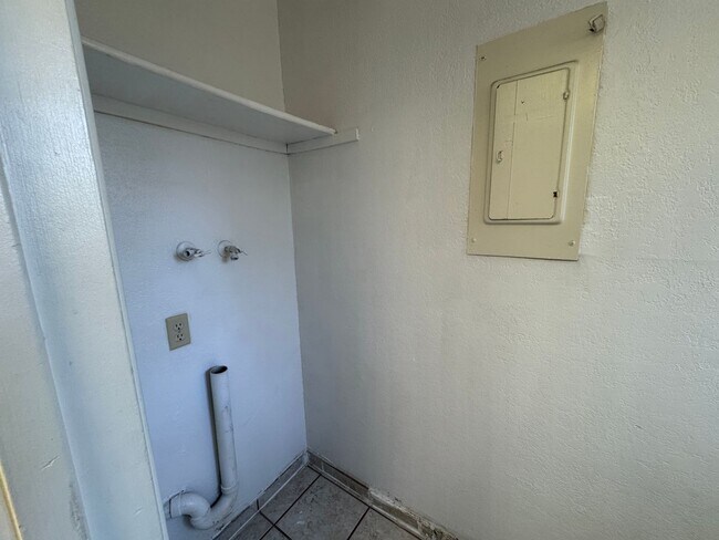 Building Photo - Two Bedroom Triplex with One Bathroom and ...