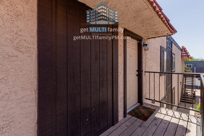 Building Photo - 700 W University Dr