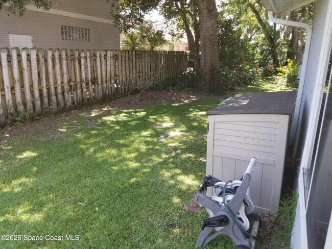 Building Photo - 3685 Oakhill Dr