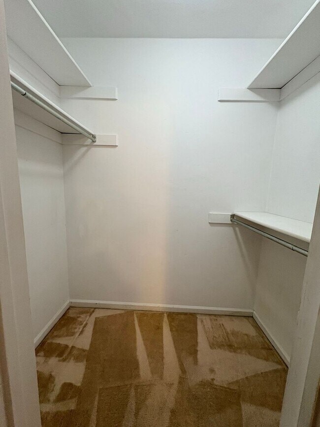 Building Photo - 3 BED / 2 BATH SINGLE FAMILY