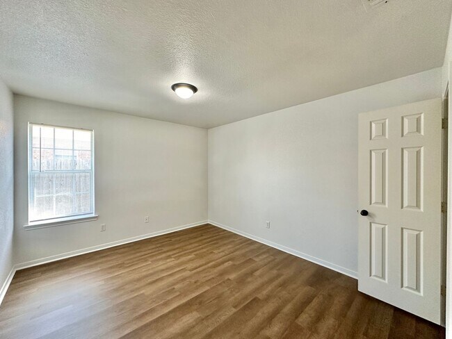 Building Photo - 2608 Seabiscuit Dr