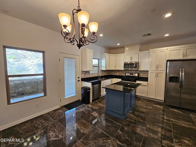 Building Photo - 704 Espada Dr