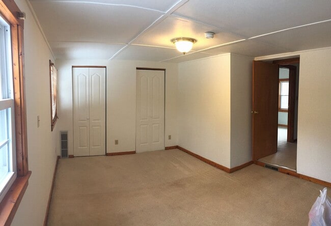 Building Photo - 3 Bedroom Single Family House