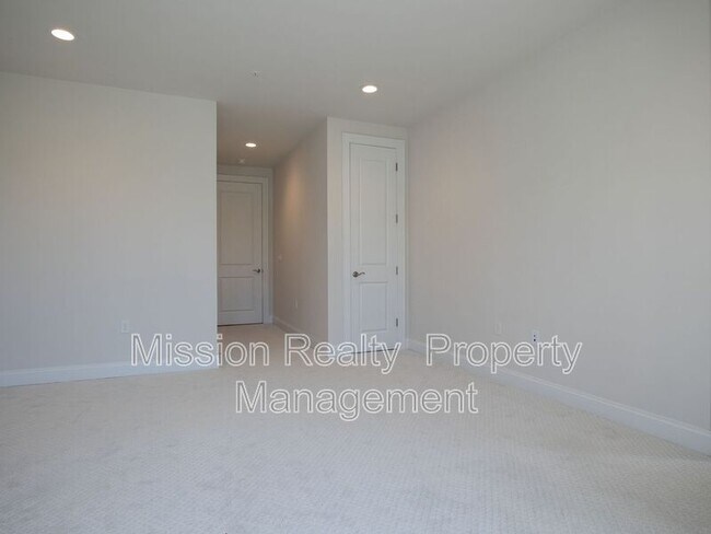 Building Photo - 1724 Old Brick Rd