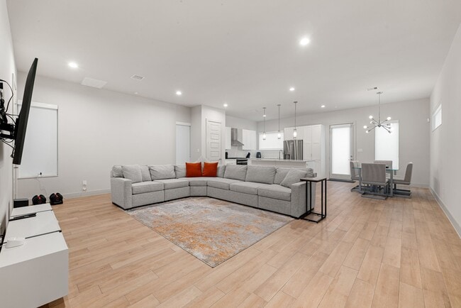 Building Photo - 5722 Rucio Ln