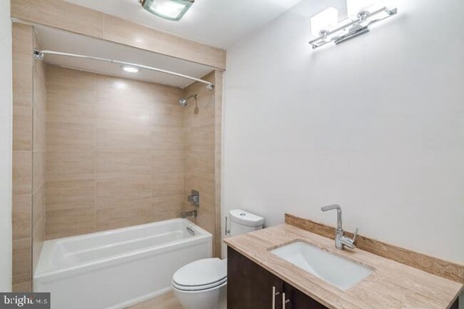 Building Photo - Fishtown Townhome