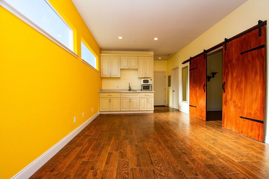 Building Photo - 40 Encina Ave