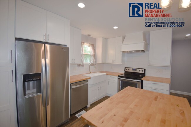 Building Photo - Great 3 bd 2.5 ba with Washer/Dryer includ...
