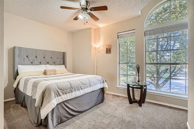 Building Photo - 7023 Riverton Dr