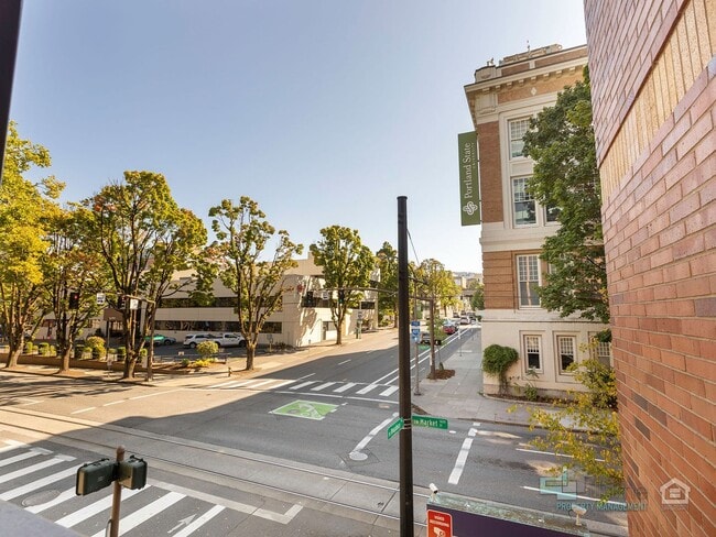Building Photo - 1-MONTH FREE SPECIAL! Renovated 2 Bd/2 Ba Condo w/parking