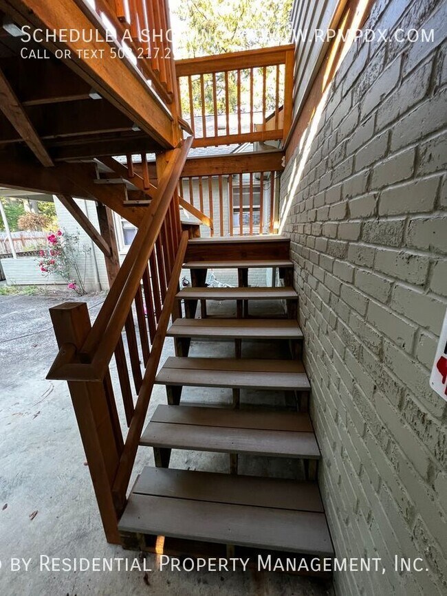 Building Photo - 9810 SW 55th Ave
