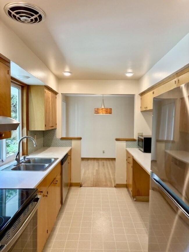 Building Photo - |NEW| ~ Charming Cedar Hills Ranch – Great Location! ~ Accepting Applications April 26 @ 5AM!