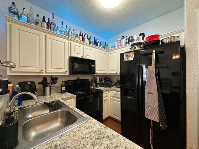 Building Photo - 1900 S 16th St