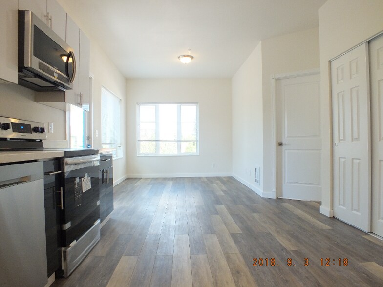 Primary Photo - 12544 15th Ave NE