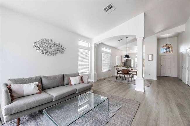 Building Photo - 2306 Reading Hills Ave