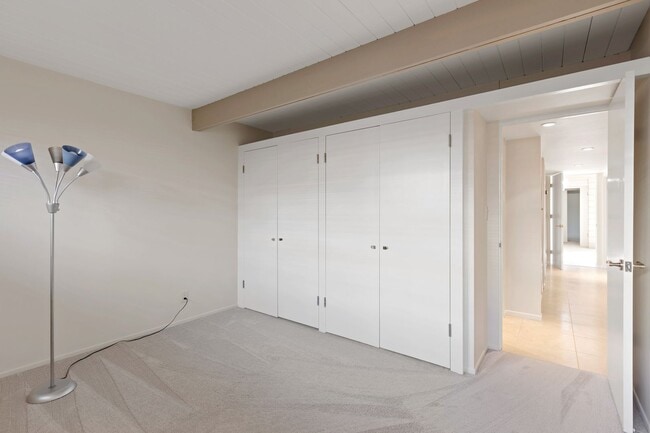 Building Photo - 10347 Cozycroft Ave