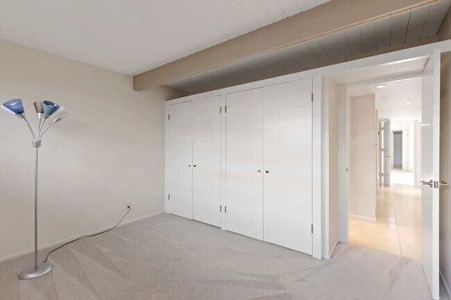 Building Photo - Stunning Mid-Century Modern 4 BR 3 BA with Bonus Room and Office