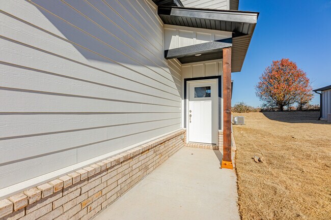 Building Photo - 1603 Casuarina Dr