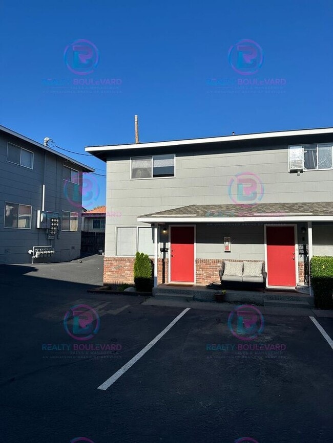 Building Photo - Delightful One-Bedroom + Office Near Idlew...