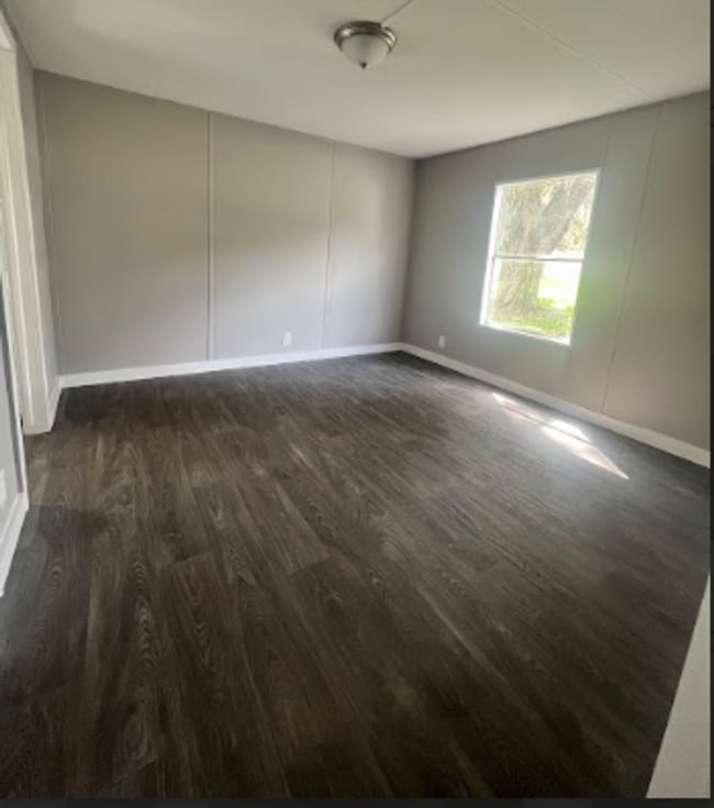 Building Photo - 3/2 Mobile Home, completely renovated!