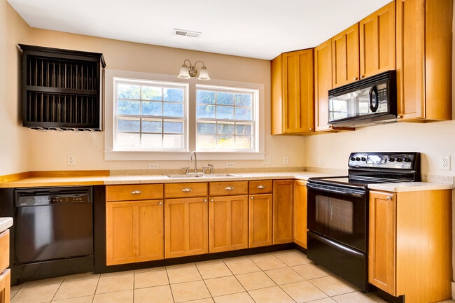 Building Photo - 1607 Knickerbocker Ave