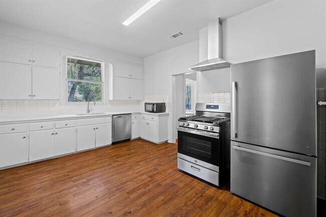 Building Photo - 1117 Enfield Rd