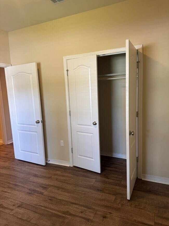 Building Photo - 156 Creve Core Dr