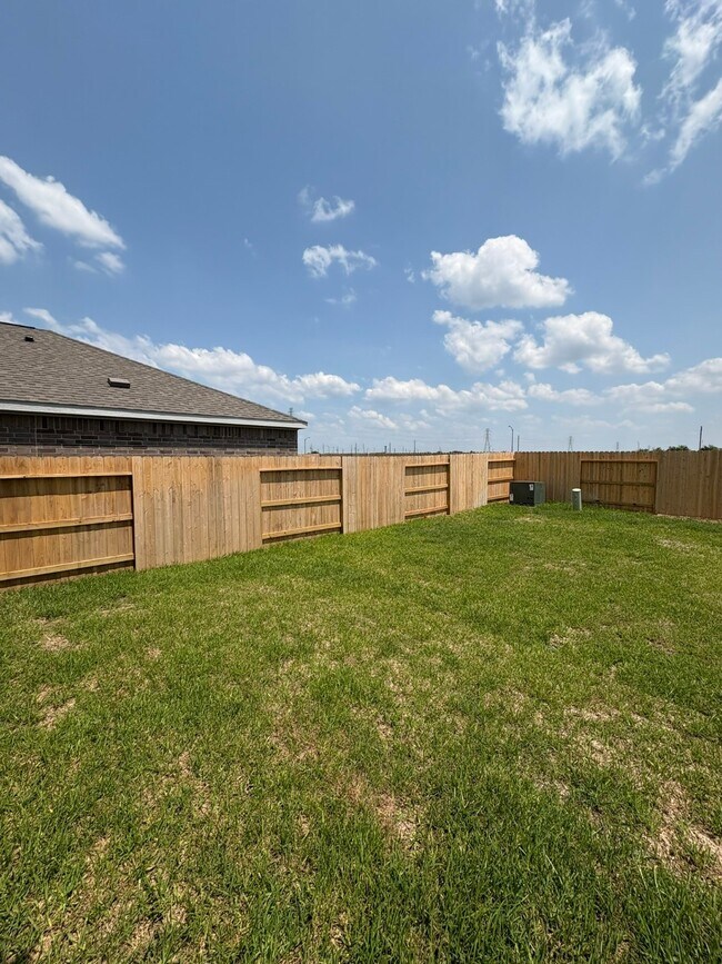 Building Photo - 16810 Great Highlands Dr