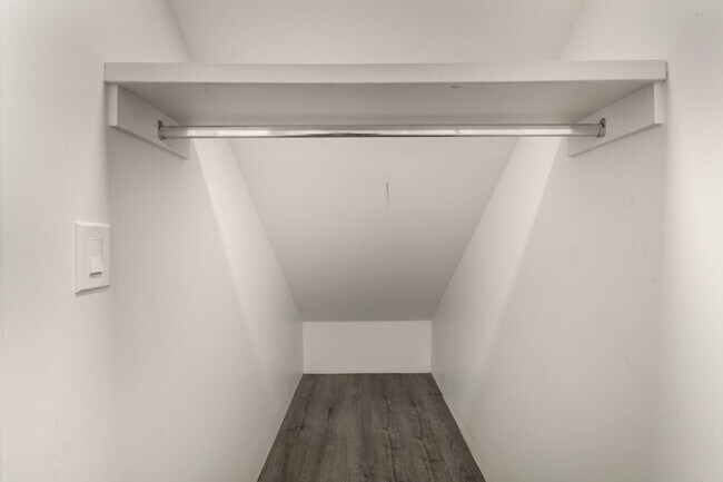 Building Photo - 1933 E Monroe St