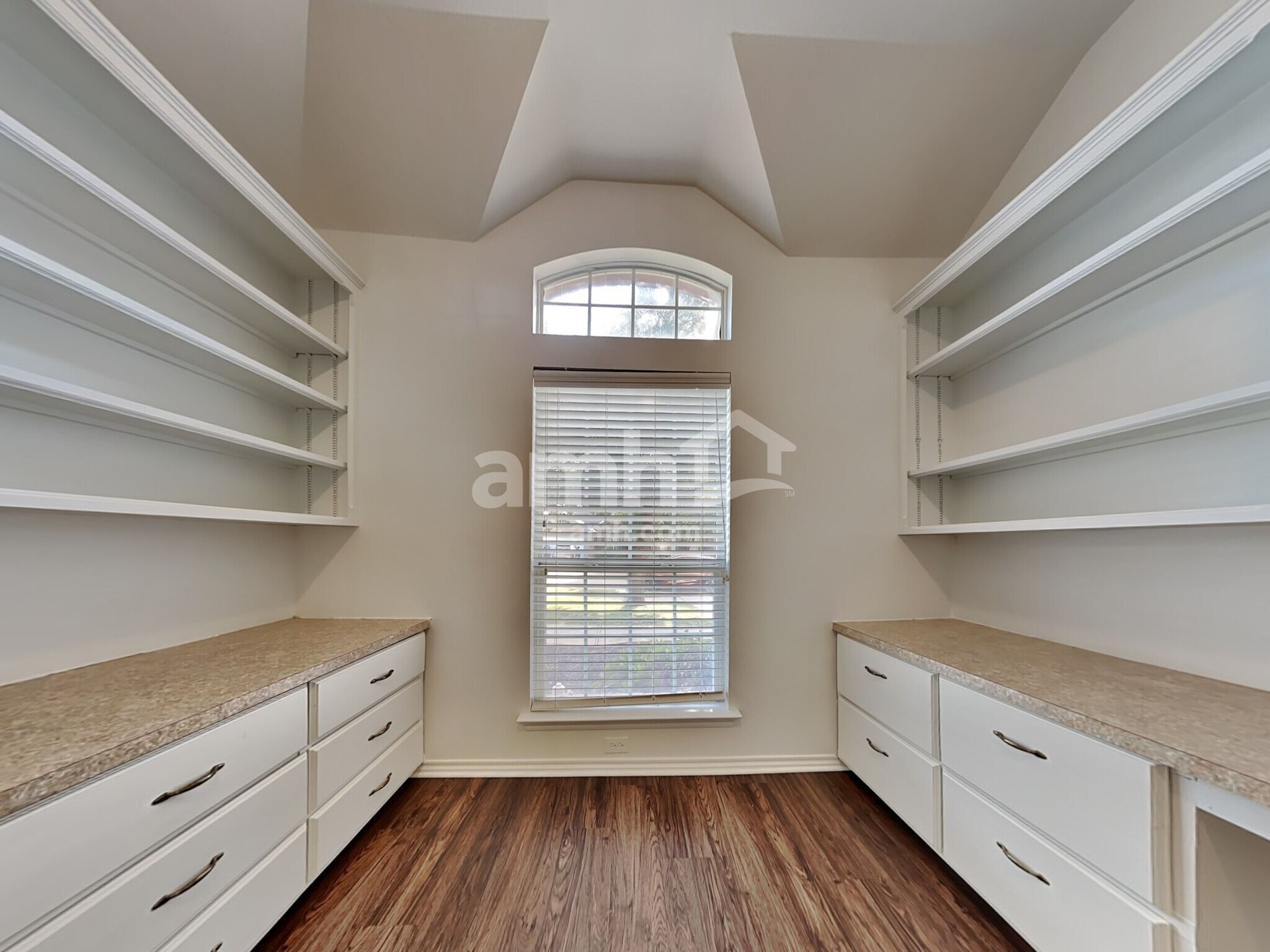 Building Photo - 5716 Ozark Dr