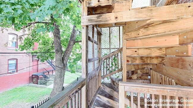 Building Photo - 4 Weld Ave