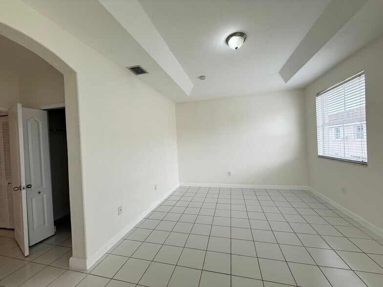 Building Photo - 15131 SW 23rd Ln