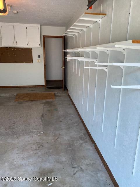 Building Photo - 9045 South Dr