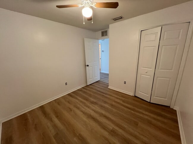Building Photo - 3/2/1 W/ Solar estimated savings of $200 i...
