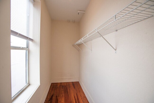 Building Photo - Spacious 2/2 Apartment in Heart of Umatilla!