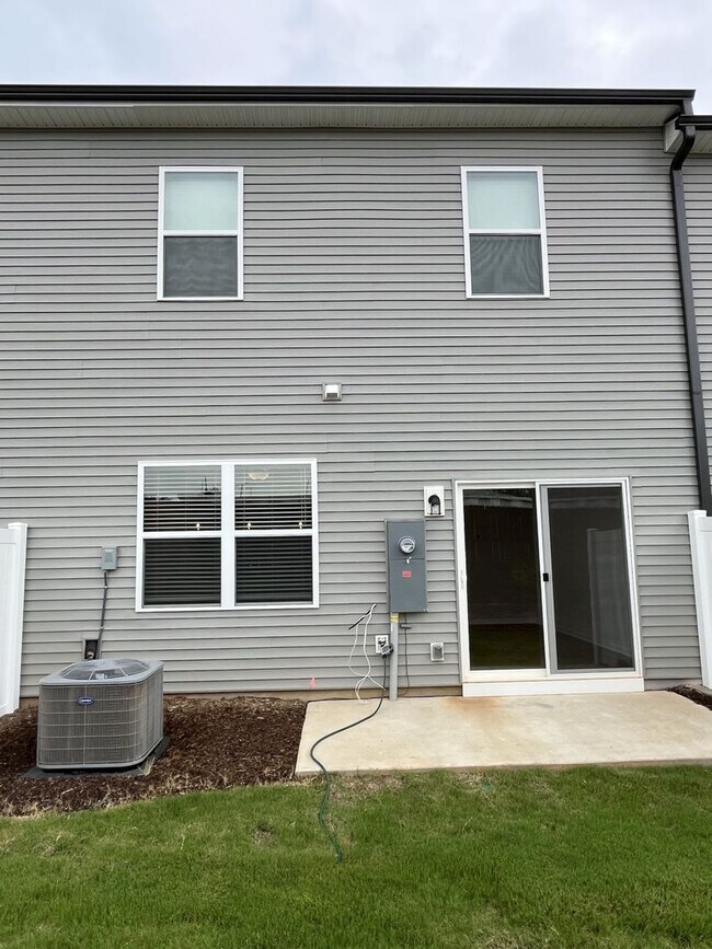 Building Photo - Newer 3 Bed Townhome in North Charlotte Area