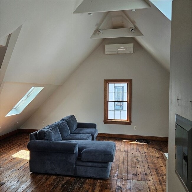 Building Photo - 217 Merriman St