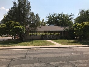 Building Photo - 3 Bedroom, 2 Bath, Fireplace and Fenced Ba...