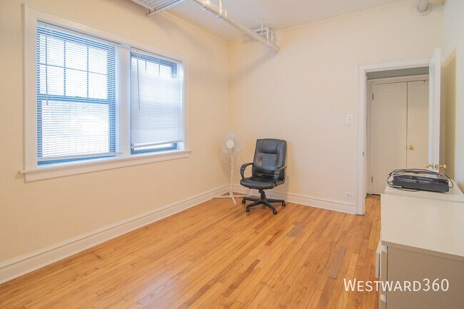 Building Photo - 1620 W Farwell Ave