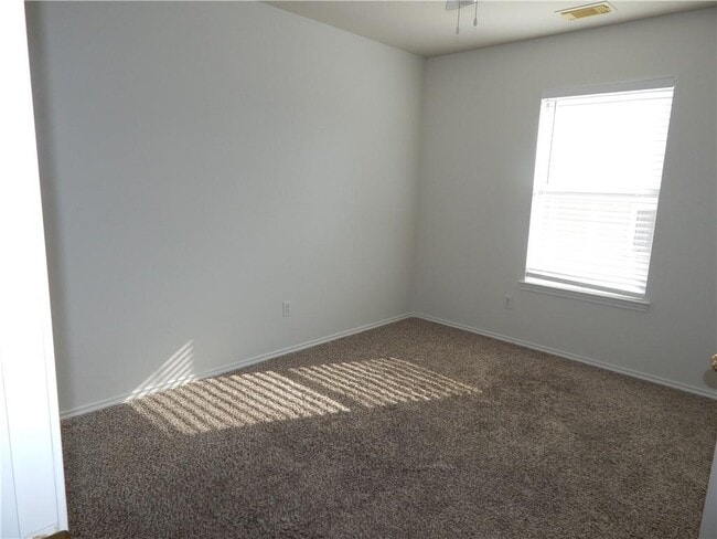 Building Photo - 13521 Shawna Dnay Dr