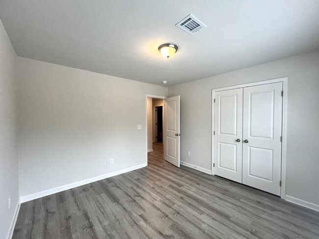 Building Photo - 149 Chase Xing