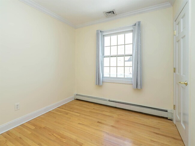 Building Photo - 30 Edgewood Rd