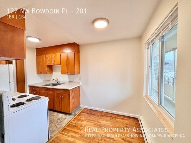 Building Photo - 127 NW Bowdoin Pl