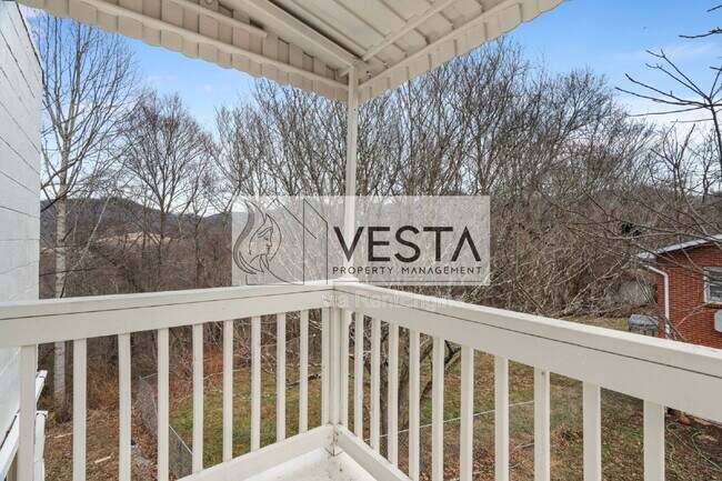 Building Photo - 2383 Dutch Cove Rd