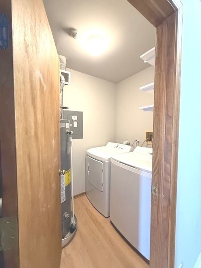 Building Photo - Beautiful 2 bedroom 2 Bathroom townhome