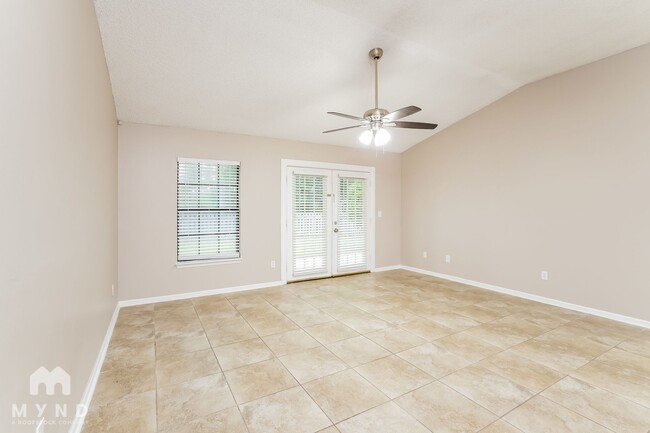 Building Photo - 398 Willow Green Dr